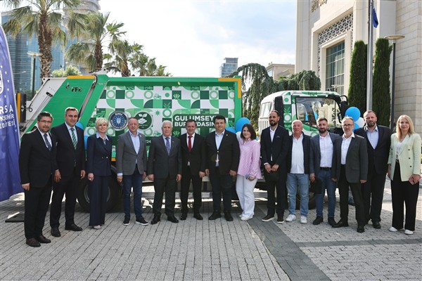 Bursa’dan Studeniçani Belediyesi’ne çöp kamyonu desteği<
