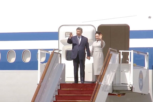 Çin Devlet Başkanı Xi, Kırgızistan’a geldi<