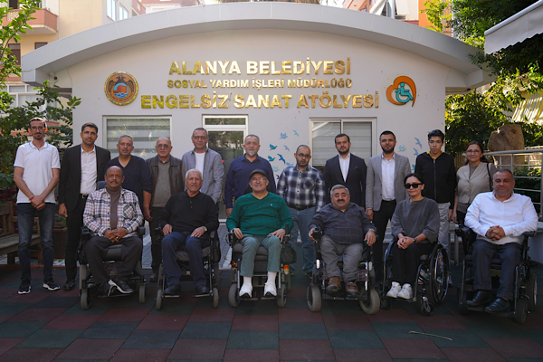 Alanya’da engelli bireylere özel ödüllü dart turnuvası düzenlendi<