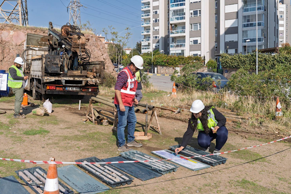 İzmir'de zemin ve mühendislik jeolojisi çalışmaları tek çatı altında toplanıyor<