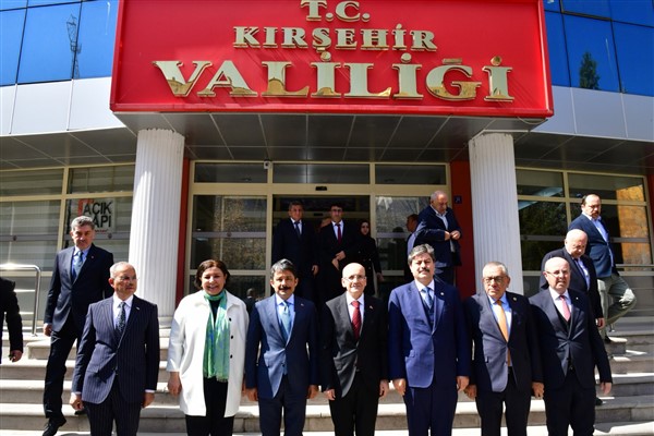 Bakan Şimşek Kışehir Valiliğini ziyaret etti