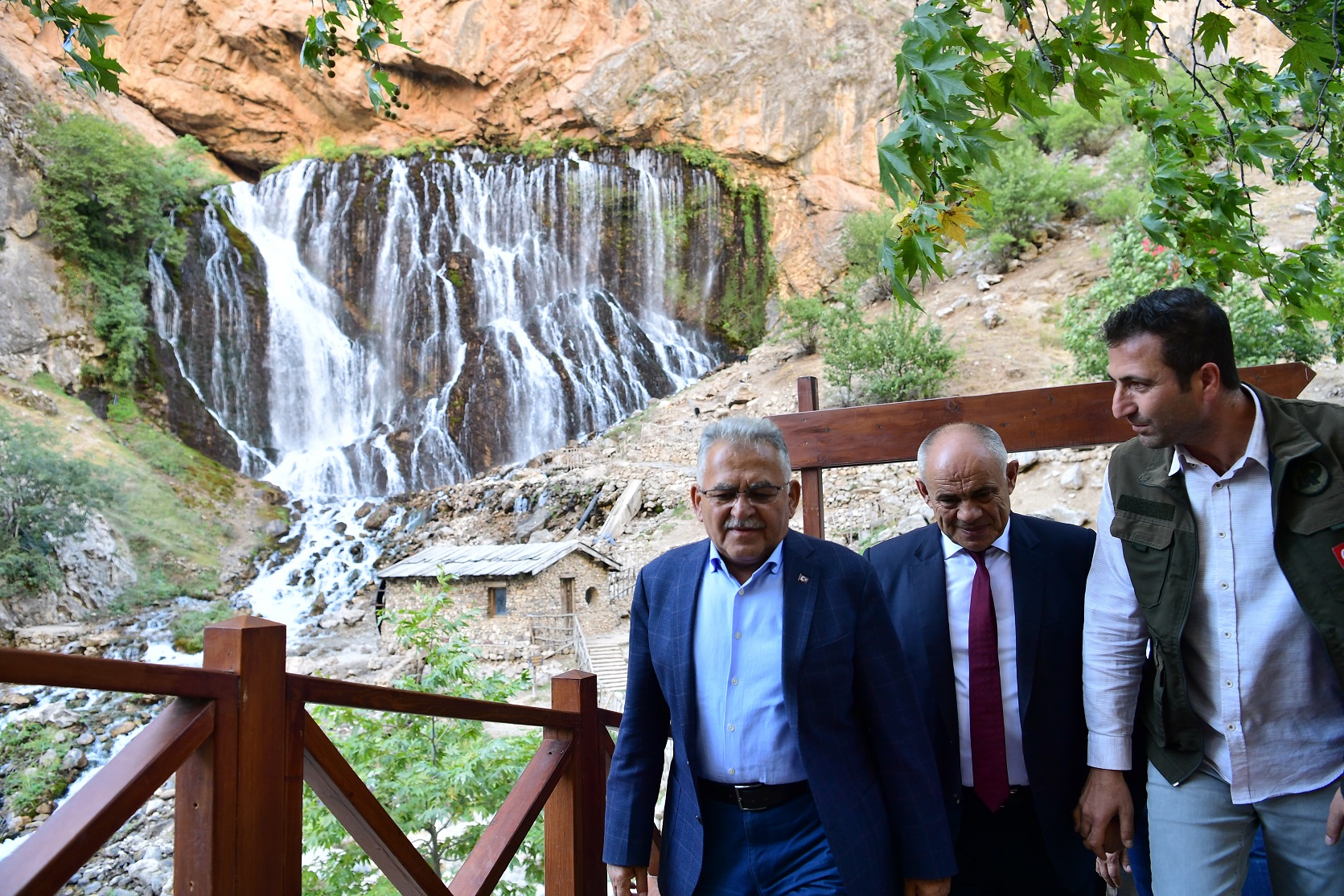 Başkan Büyükkılıç: Kapuzbaşı ve Derebağ şelaleleri sizi bekliyor<