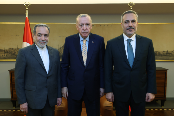 İran Dışişleri Bakanı Araghchi, Türkiye Cumhurbaşkanı Erdoğan ile görüştü<