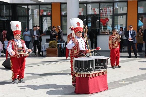 Çayırova’da özel bireyler gösteri düzenledi<
