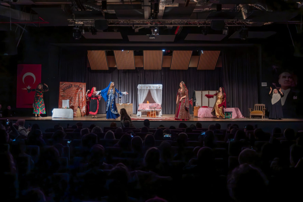 “7 Kocalı Hürmüz” oyunu Yalova'da sahnelendi<