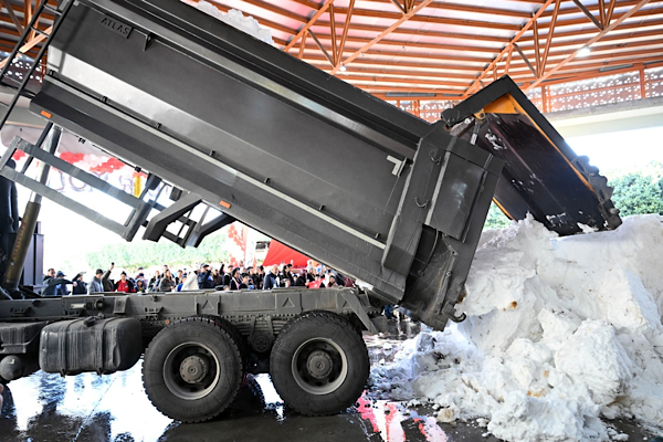 Çukurova’da çocuklara kar şöleni düzenlendi<