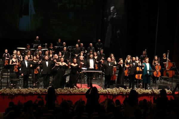 Eskişehir Senfoni Orkestrası ve Şehir Tiyatroları konser verdi<