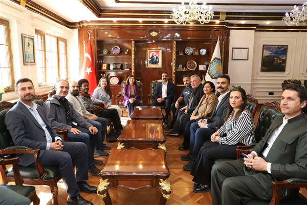 Uluslararası Amed Tiyatro Festivali Hazırlık Komitesi'nden Eşbaşkanlara ziyaret <
