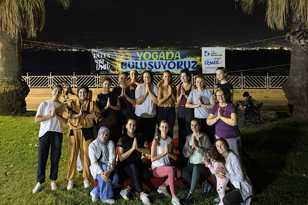 İzmit’te “Nefes Al İzmit” yoga programı düzenlendi<