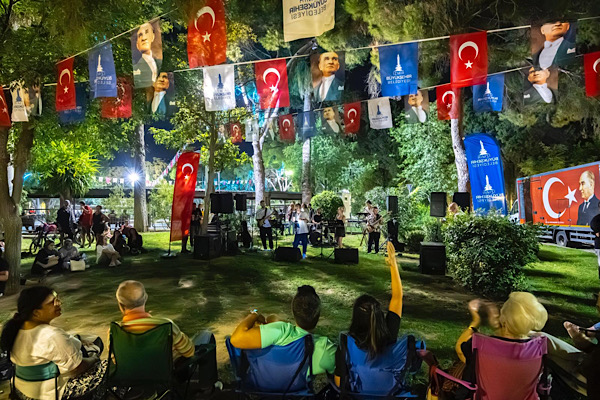 İzmir'de Alternatif Park Konserleri'nin ikinci durağı Bornova oldu<