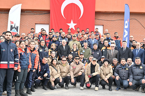 Vali Zorluoğlu, Mevlit ve AFAD programına katıldı<