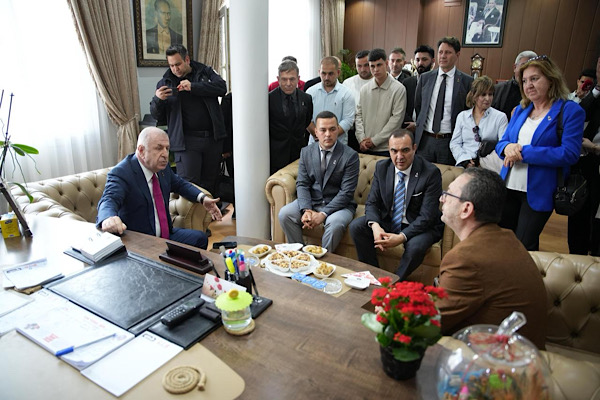 Zafer Partisi Genel Başkanı Özdağ, Beydağ Belediyesi’ni ziyaret etti<