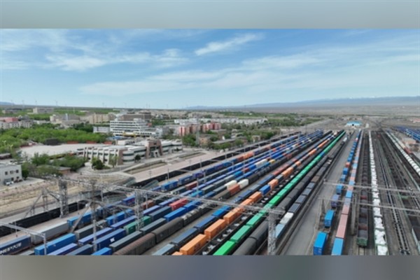 Xinjiang’da demir yolu yük miktarı 200 milyon tonu aştı<