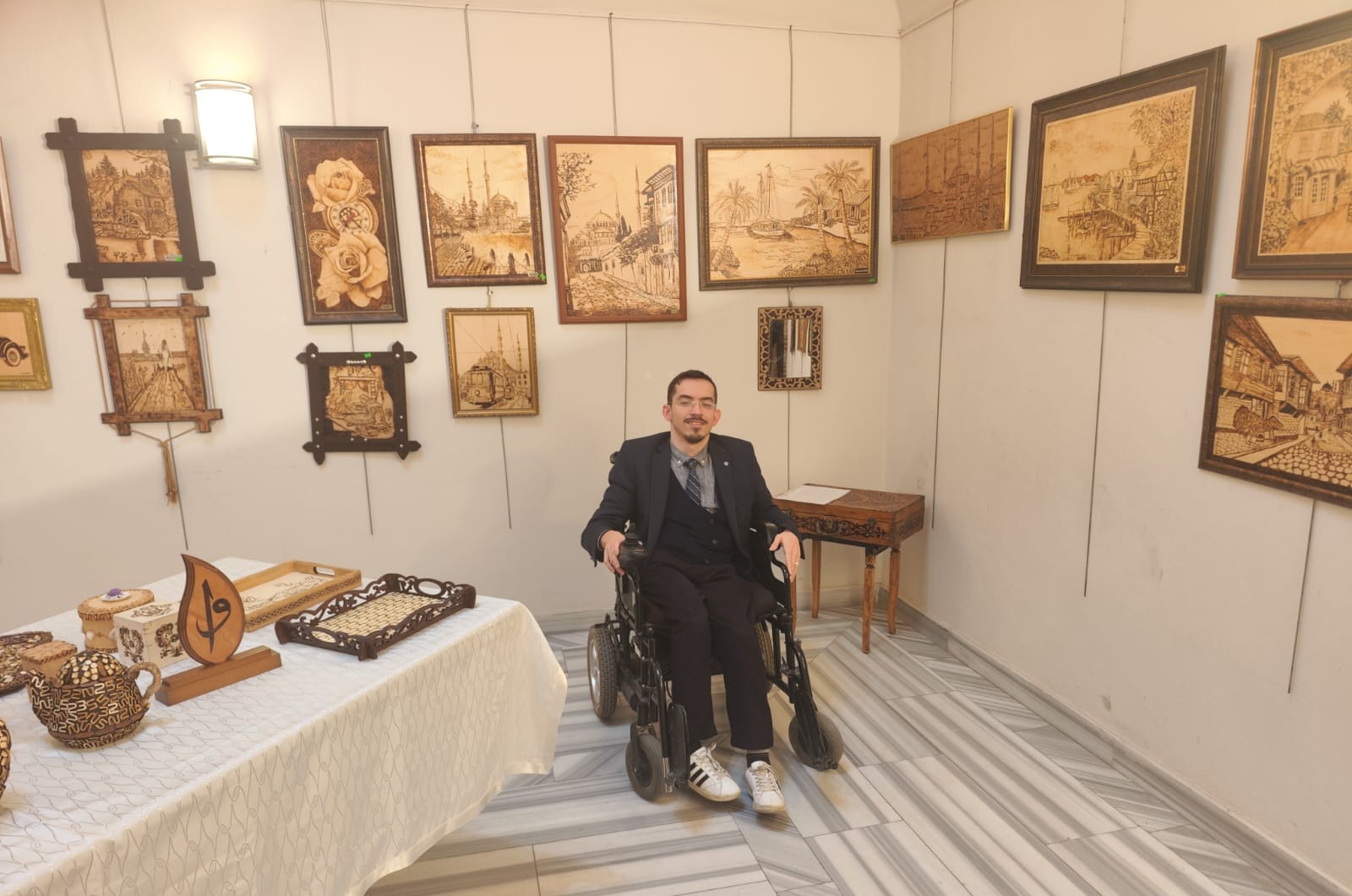 Özel birey Muharrem Candan'dan sanat sergisi
