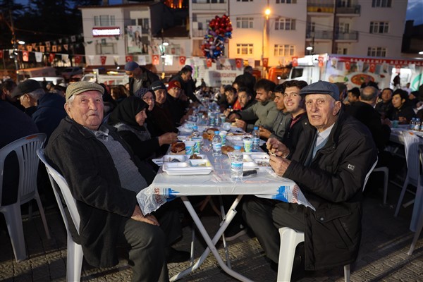 Eskişehir Büyükşehir Belediyesi, iftar programlarına devam ediyor<