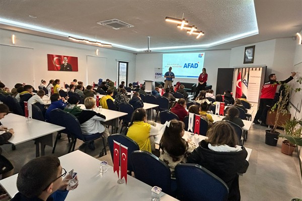 Çorlu’da öğrencilere afet eğitimi verildi 