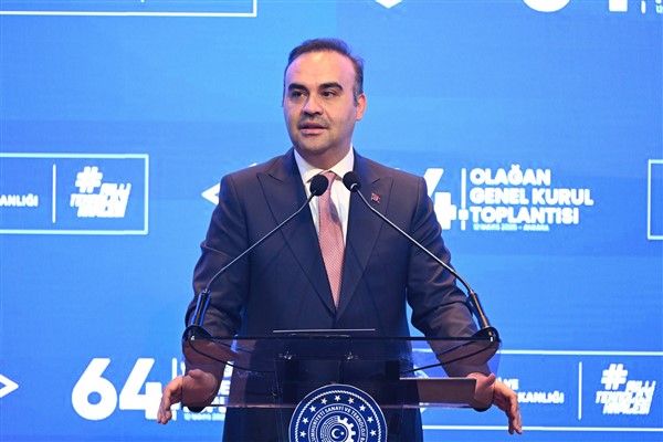 Bakan Kacır’ dan 200 bin endüstriyel robot hedefi<