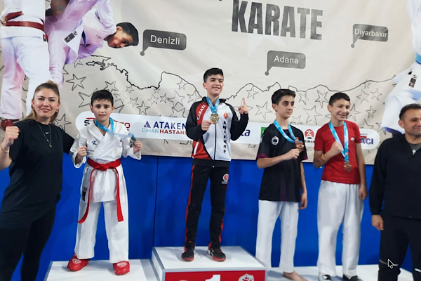 Aliağalı karateciler Denizli’den 4 madalya ile döndü<