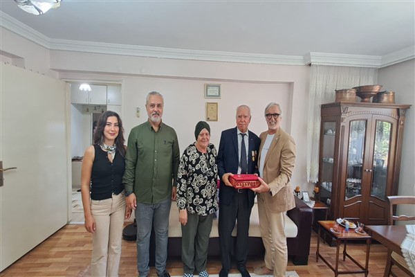 İzmit Belediyesi'nden Kıbrıs Gazileri Bayraktar ve Aslan’a ziyaret<