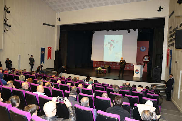 Mete Yarar’dan Trabzon’da “Yeni Dünya Düzeni” analizi<