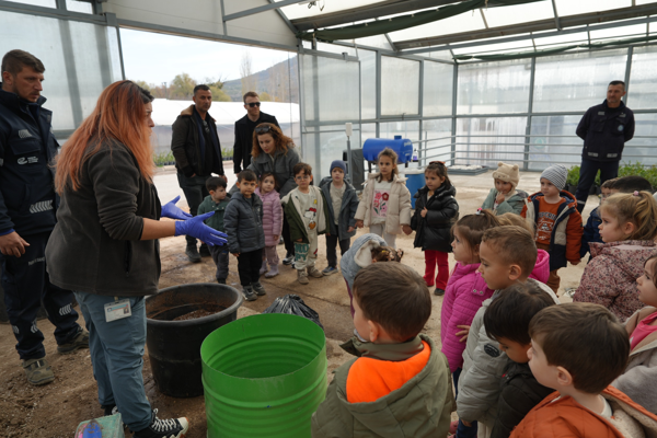 Öğrenciler, Yerel Tohum Merkezi’ni ziyaret etti<