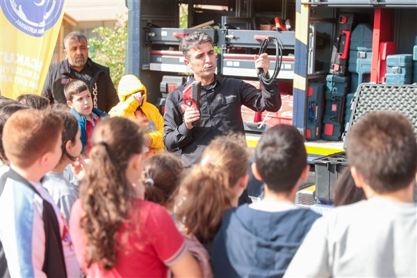 Buca Belediyesi’nden “Afet Farkındalık Eğitimi”<