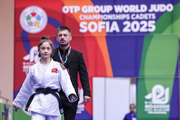 Sema Nur Yüksel Dünya Ümitler Judo Şampiyonası’nda gümüş madalya kazandı<