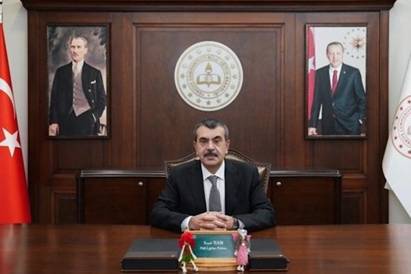 Bakan Tekin: Öğretmenlerin mesleki çalışmaları çevrim içi başlayacak<