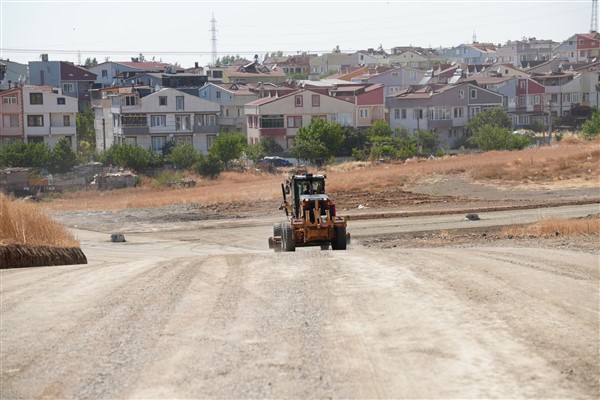 Başkan Sarıkurt, Zafer Mahallesi’ndeki yol çalışmalarını inceledi<