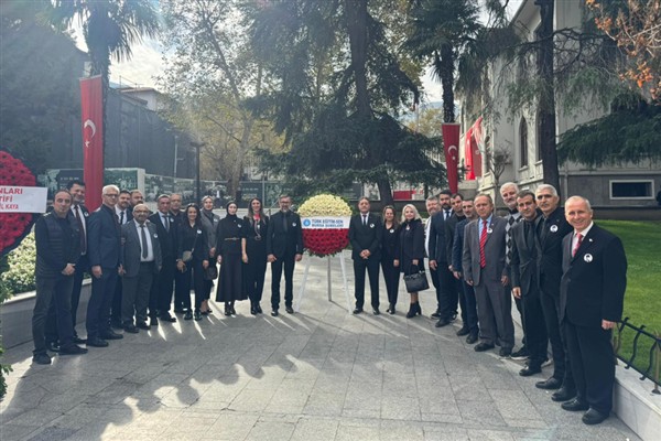 Türk Eğitim-Sen Bursa şubeleri, Atatürk’ü andı <