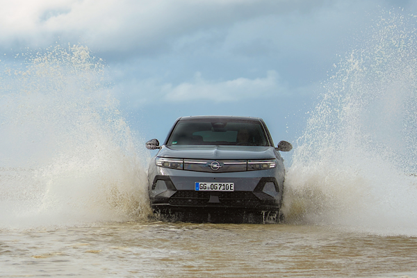 Yeni Opel Grandland Elektrik AWD Türkiye’de satışa sunuldu<