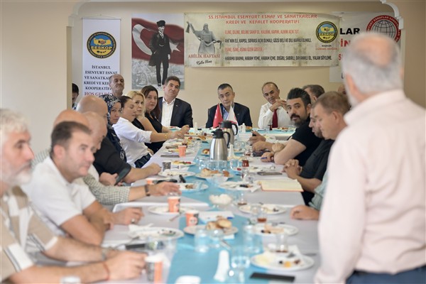 Başkan Vekili Aksoy, esnaflarla bir araya geldi<