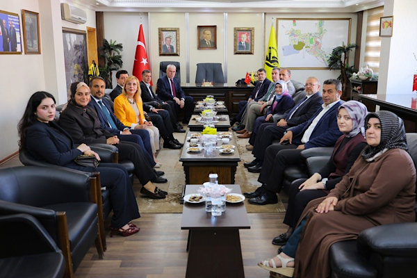 TİHEK Başkanı Vasip Şahin, Bayburt Belediye Başkanı Mete Memiş’i ziyaret etti<