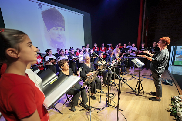 Konak’ta Atatürk Oratoryosu sahnelendi