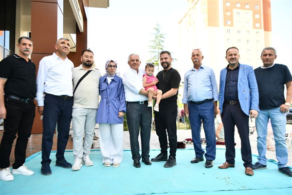 Başkan Şahin’den SMA hastası Sare’ye destek<