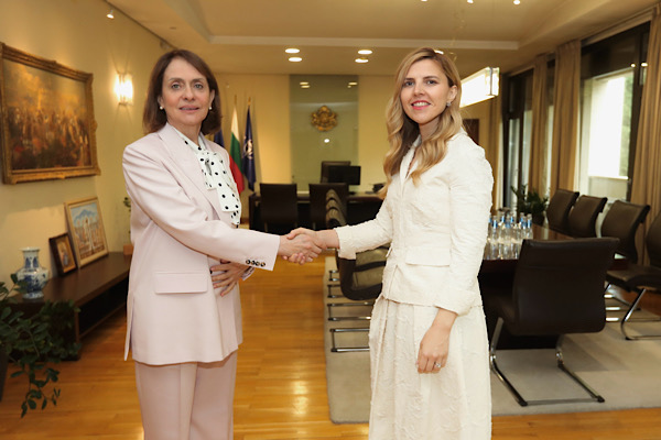 Petrova, Bulgaristan Cumhuriyeti Dışişleri Bakanlığı görevini devraldı<