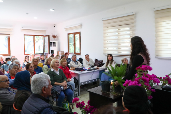 Antalya’da yaş almış bireylere evde çiçek yetiştiriciliği eğitimi<