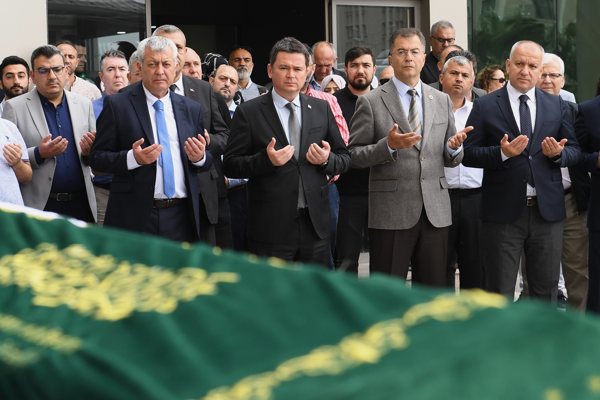  Osmangazi Belediyesi’nin Ruhsat ve Denetim eski müdürü Yüksel Aslan, vefat etti