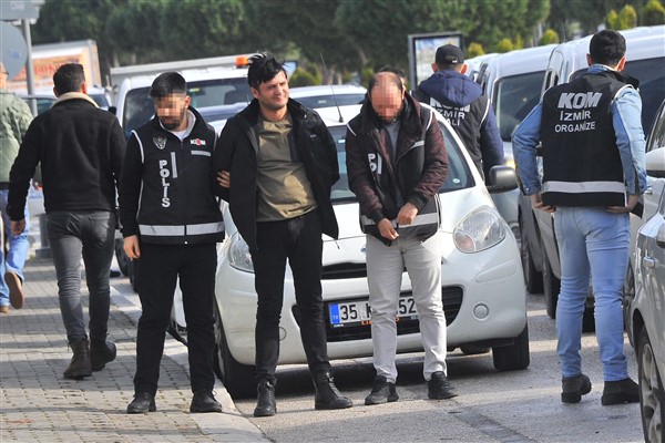 Çeşme'de ''gümrük'' operasyonu