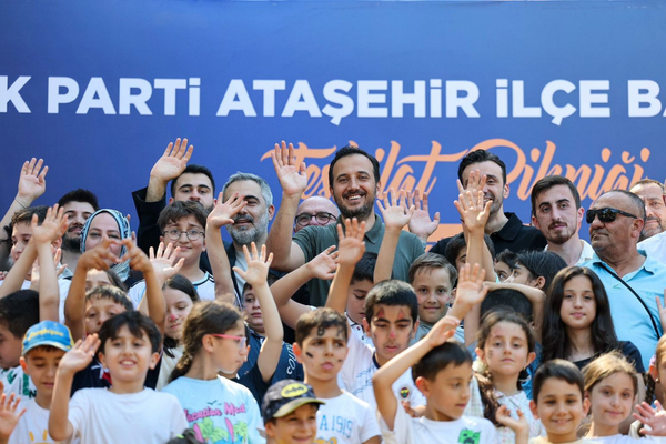 AK Parti İstanbul İl Başkanı Özdemir, üç ilçede teşkilat mensupları ve aileleriyle buluştu<
