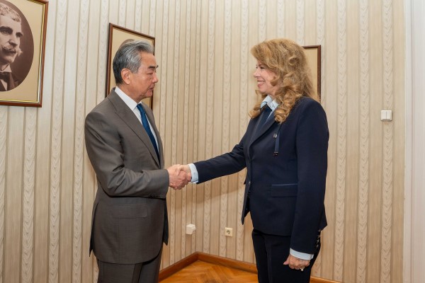 Çin Dışişleri Bakanı Wang Yi, Bulgaristan Cumhurbaşkanı Yotova ile görüştü<