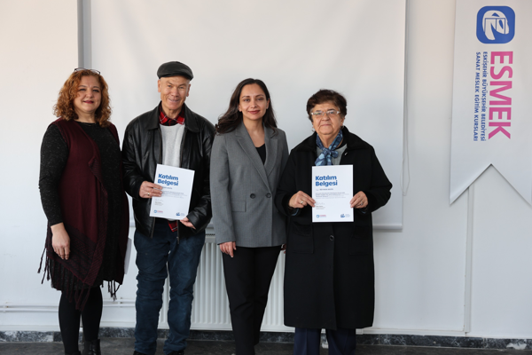 Eskişehir Mutluluk Atölyesi'nde katılım belgeleri verildi<