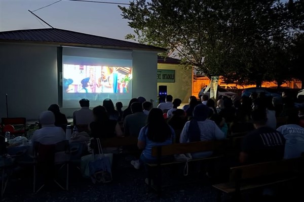 Iğdır'da köylüler sinema gecesinde buluştu