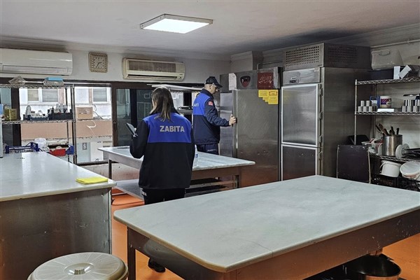 Karamürsel Belediyesi’nden okul kantinleri, market ve pastanelere denetim
