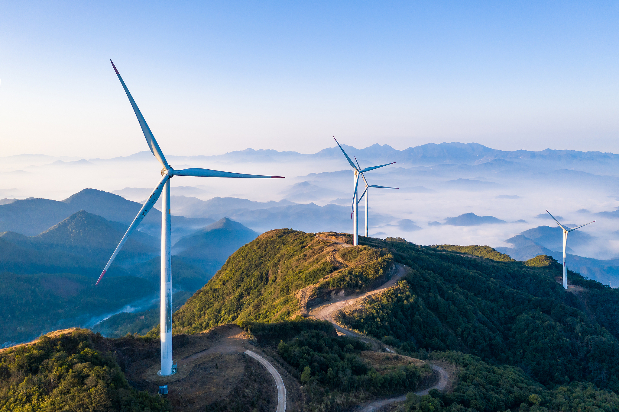 Çin’de rüzgâr ve güneş enerjisinin kurulu gücü 2 milyar kilovatı aştı<