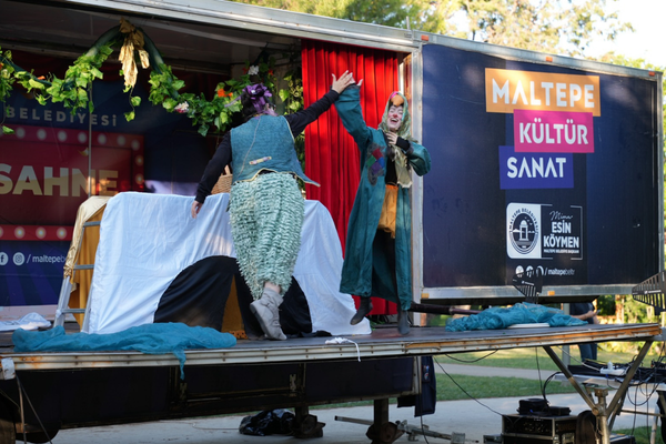 Maltepe'de gezici yaz çocuk tiyatroları başladı