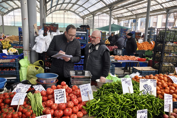 Yalova Belediyesi’nden pazar yerlerinde denetim<