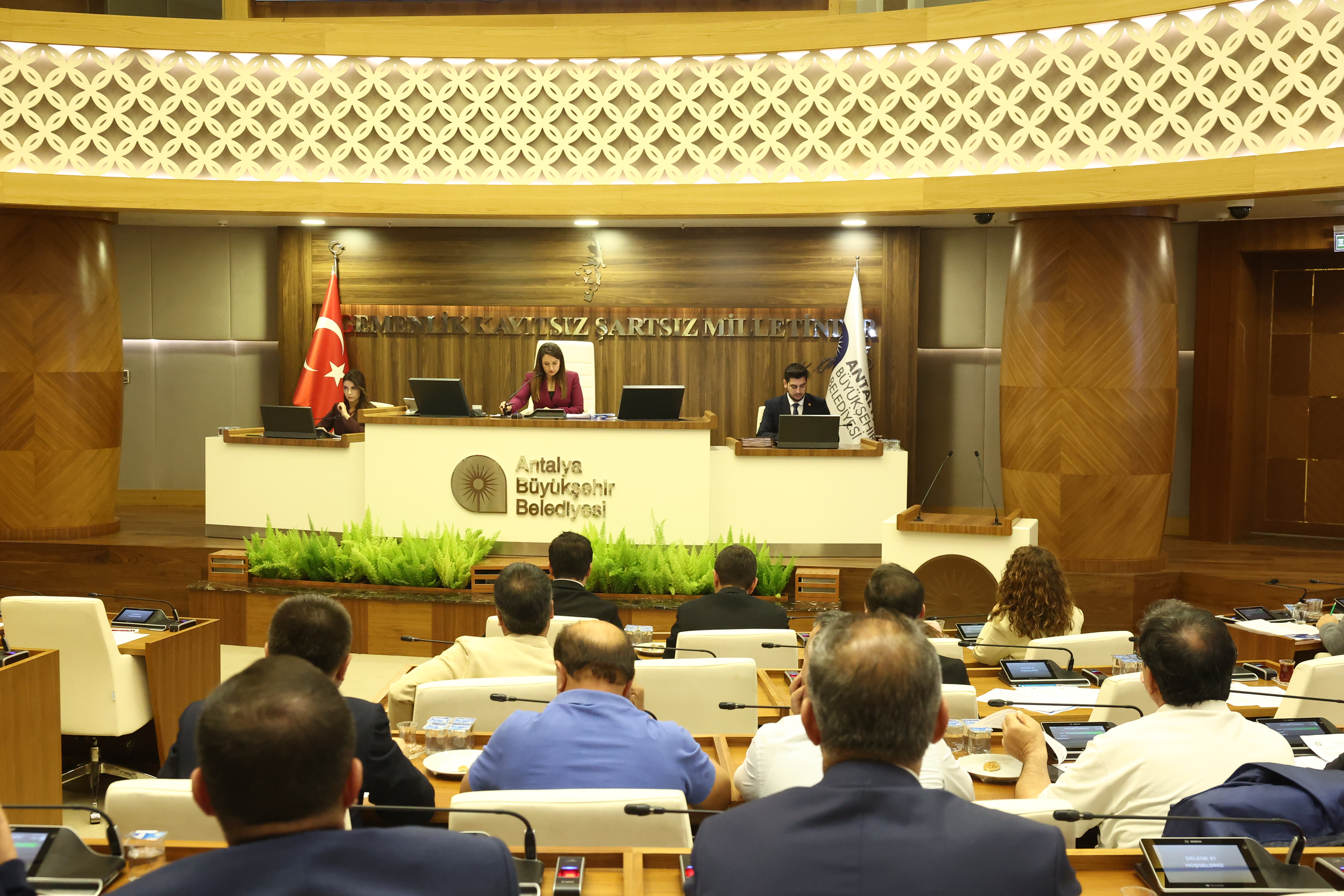 Antalya Büyükşehir Belediyesi'nin 2024 mali yılı hesapları oy birliğiyle kabul edildi<