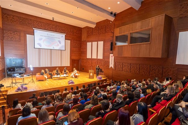 İzmir'de üreten kadınların ilham veren hikayeleri konuşuldu