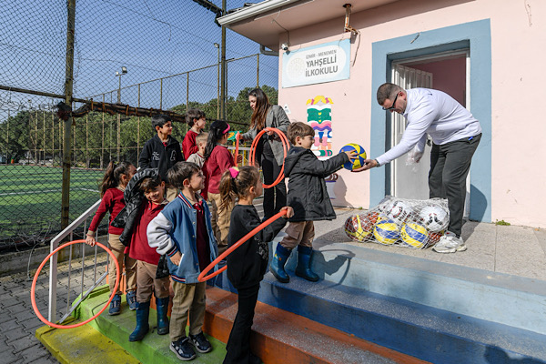 İzmir’de eğitime 31 milyon TL’lik spor desteği<